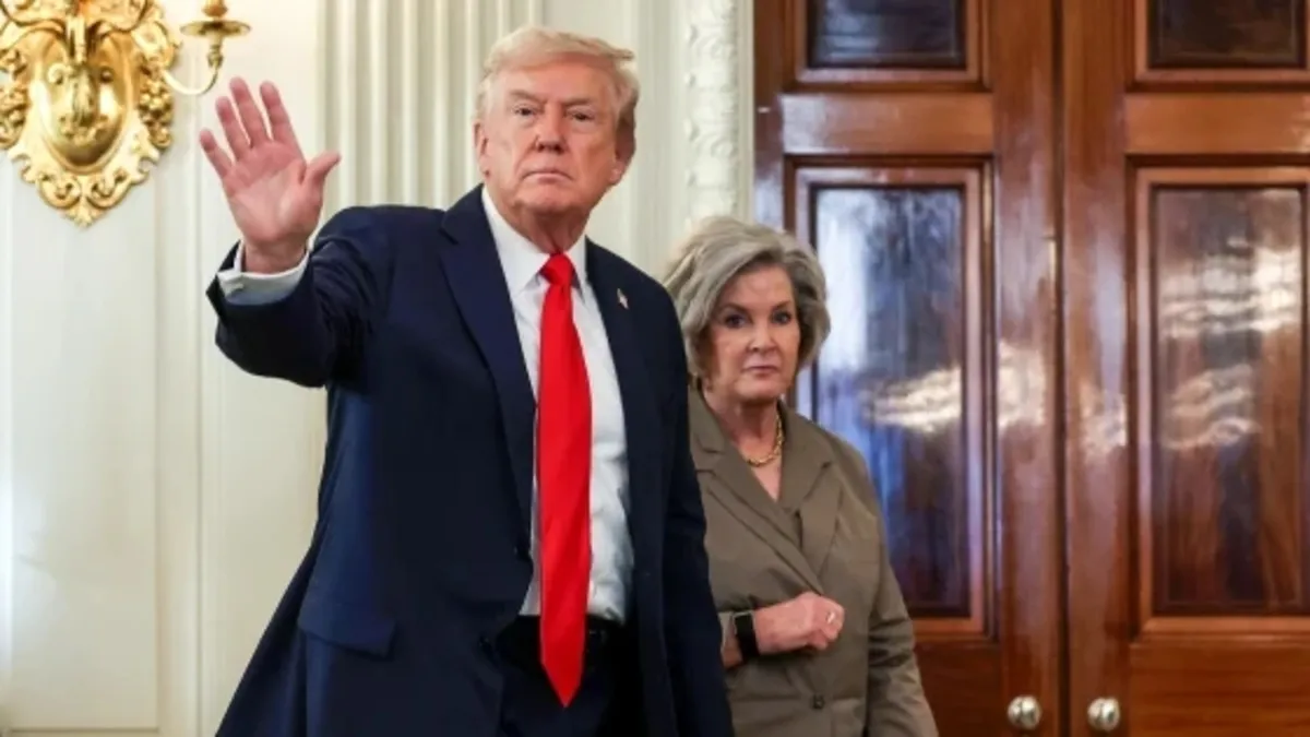 Trump’ın Özel Kalemi’nin verdiği röportaj tepki çekti: “Alkolik bir kişiliğe sahip” Trump’ın Özel Kalemi’nin verdiği röportaj tepki çekti: “Alkolik bir kişiliğe sahip”