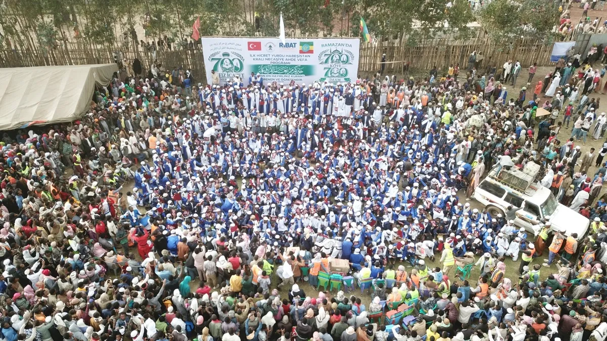 Afrika’da En Büyük Hafızlık İcazet Merasimi: 700 hafız icazet aldı Afrika’da En Büyük Hafızlık İcazet Merasimi: 700 hafız icazet aldı