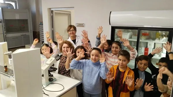 corumda-tip-1-diyabetli-cocuklar-el-hijyenini-laboratuvarda-uygulayarak-ogrendi-1731659093312.jpg