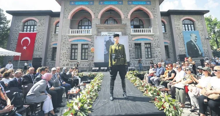 Başkentte Atatürk giysi koleksıyonu