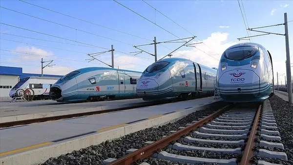 tcdd-duyurdu-tren-yolculuklarinda-yeni-donem-tamamen-e-bilet-uygulamasina-gecilecek-1788071955527.jpeg