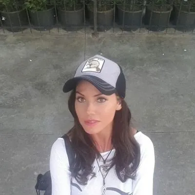 Ev arkadaşı ünlü oyuncu Yasemin Heitzer'in köpeklerini çaldı!