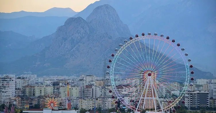 Türkiye’nin en büyük dönme dolabı ’Antalya’nın Kalbi’ açıldı