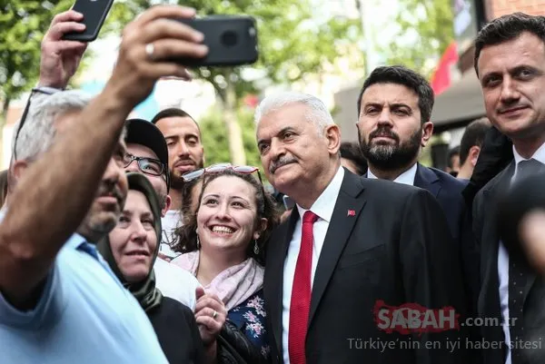 Binali Yıldırım, Beşiktaş'ta vatandaşlarla buluştu