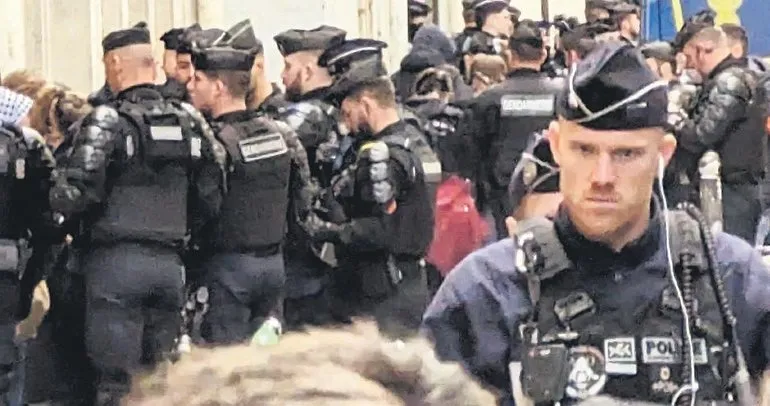 Kampüslerdeki polis şiddeti Fransa ve Almanya’ya sıçradı