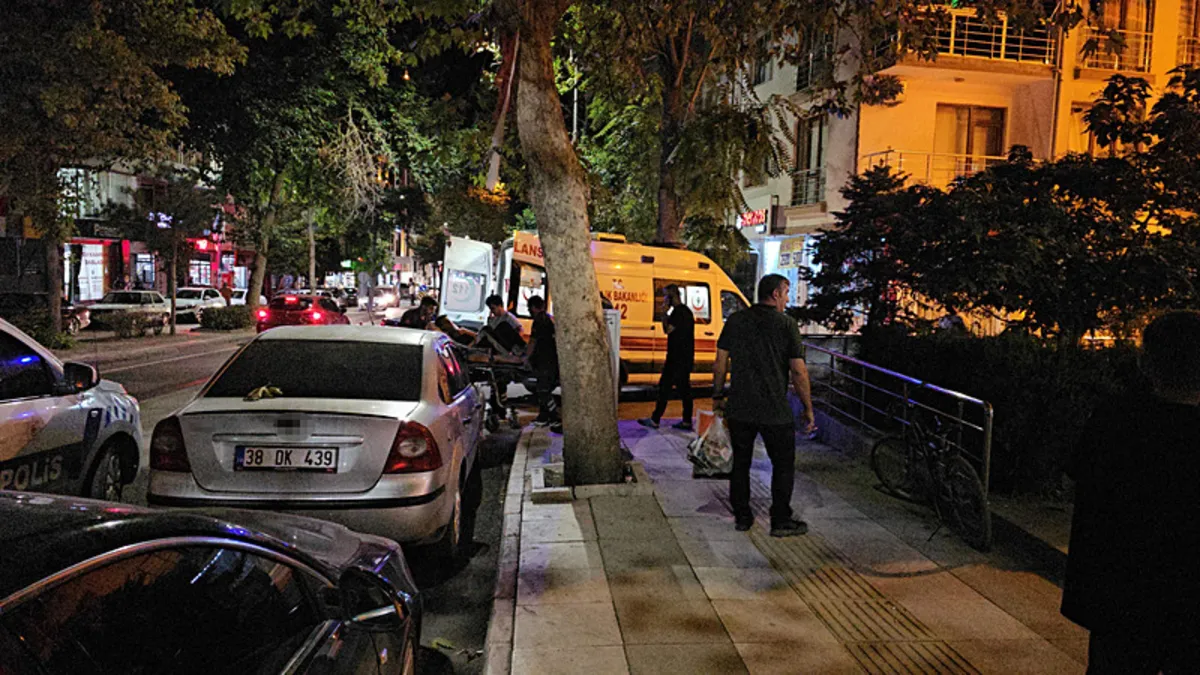 2 kişi arasında bıçaklı kavga: 1 kişi yaralandı! 2 kişi arasında bıçaklı kavga: 1 kişi yaralandı!