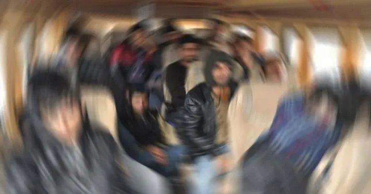 İzmir’de 87 kaçak göçmen ile 2 organizatör yakalandı