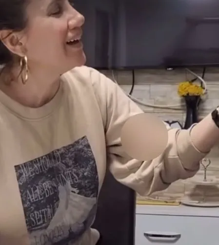 Ünlü şarkıcı annesiyle türkü söylediği anları paylaştı! Sosyal medya yıkıldı...