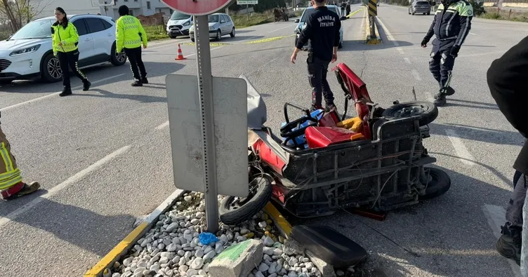 Akhisar karayolunda feci kaza: Otomobil elektrikli bisiklete çarptı! 1 ölü