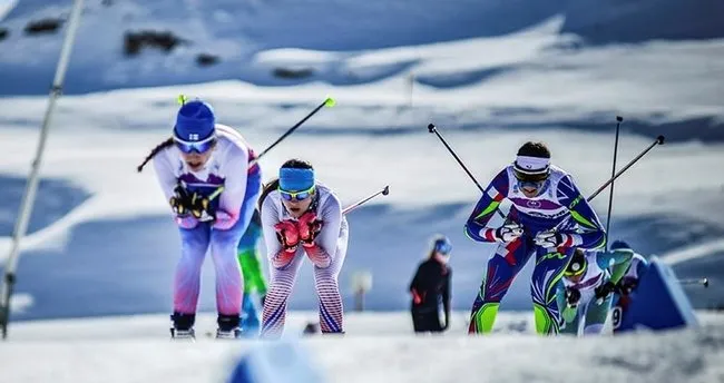 Kızlar kayaklı koşu sürat yarışlarında madalyalar dağıtıldı