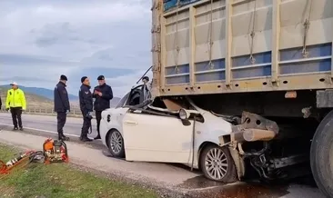 SON DAKİKA... Otomobil TIR'a ok gibi saplandı! Amasya'daki kazada yürek yakan detay... #ordu