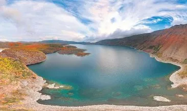 Nemrut Krater Gölü’nde sonbahar güzelliği