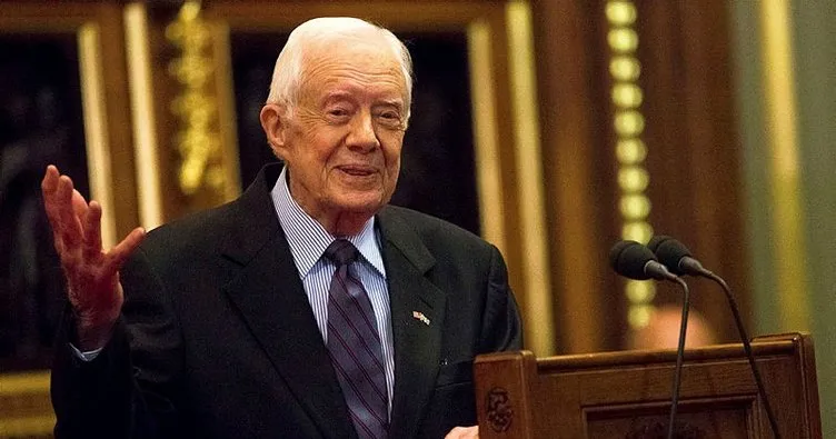 Evinde düşen eski ABD Başkanı Carter hastaneye kaldırıldı