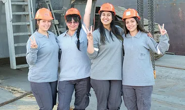 Türkiye’nin ilk kadın vinç operatörleri