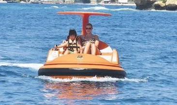 Deniz bisikletiyle gezdiler