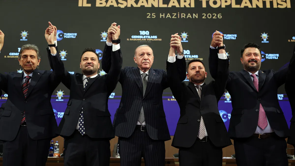 SON DAKİKA... Mesut Özarslan, Rasim Arı ve Mehmet Özcan AK Parti'de! Rozetlerini Başkan Erdoğan taktı