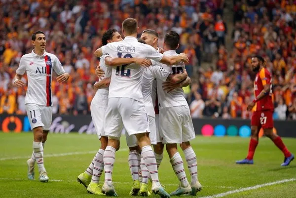 Taraftarının alkışını aldı ama... Galatasaray tarihi fırsatı yine kaçırdı!