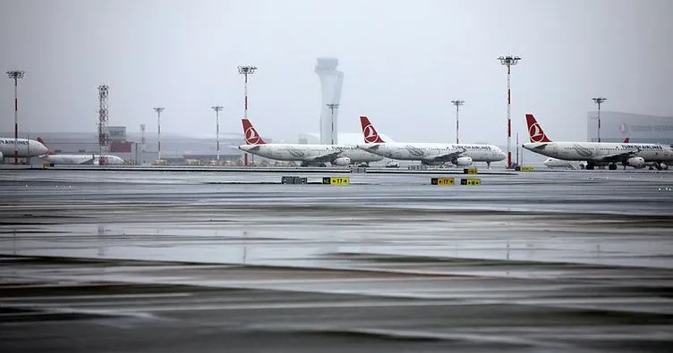 İstanbul Havalimanı’ndaki uçuşlar kar yağışına rağmen sürüyor