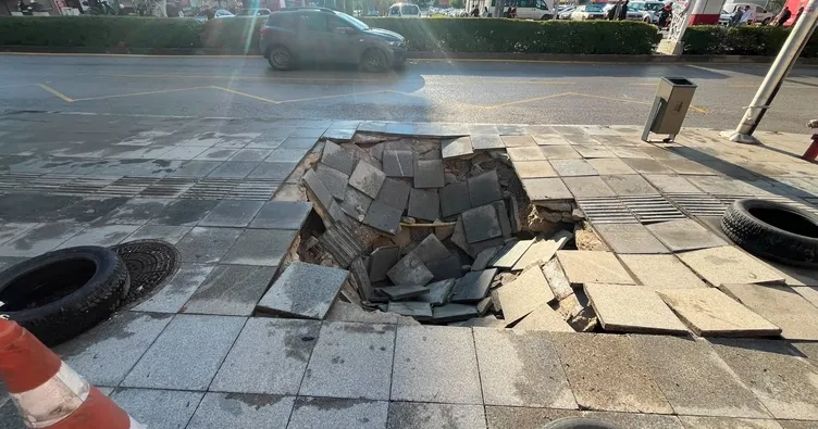 Çorum’da sağanak sonrası kaldırım çöktü