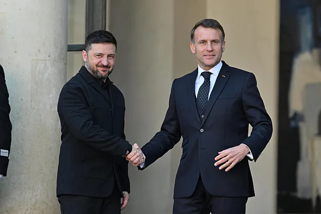 zelenskiy-macron-ile-pariste-bir-araya-geldi-1767711777390.jpeg Zelenskiy, Macron ile Paris’te bir araya geldi!