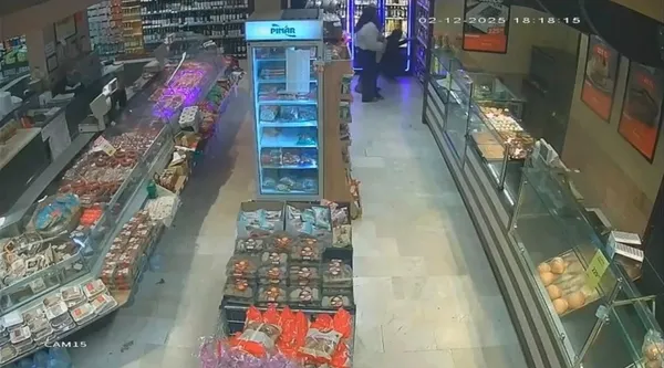 yilbasina-sayili-gunler-kala-ankaradaki-bir-markette-alkol-hirsizligi-1766128731109.jpg