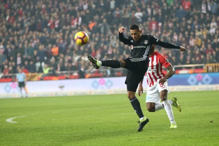 Beşiktaş’ta 7 oyuncuyla yollar ayrılacak