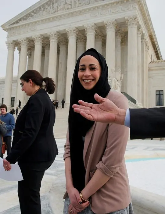 ABD müslüman kızın davasını konuşuyor