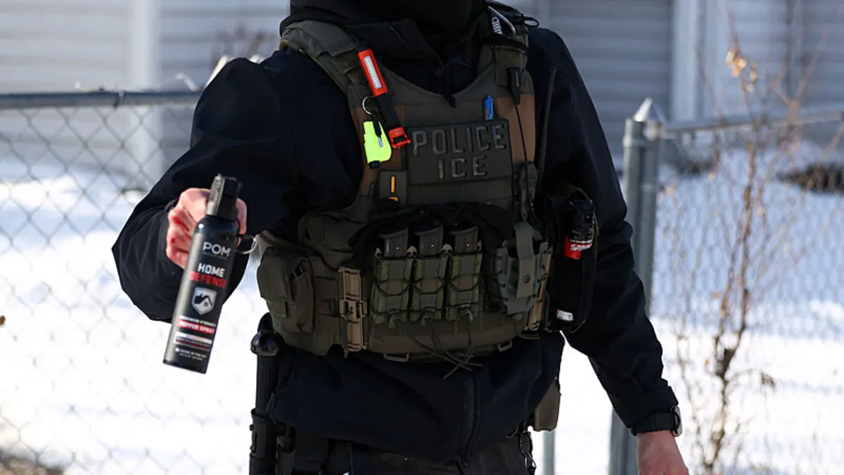 Trump’tan geri adım: 700 ICE polisi geri çekiliyor! Trump’tan geri adım: 700 ICE polisi geri çekiliyor!