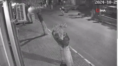 İzmir’de dehşet dolu anlar: Takıntı haline getirdiği genç kadını boynundan bıçakladı!