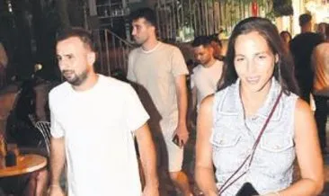 İki sevgili Alaçatı gecelerinde