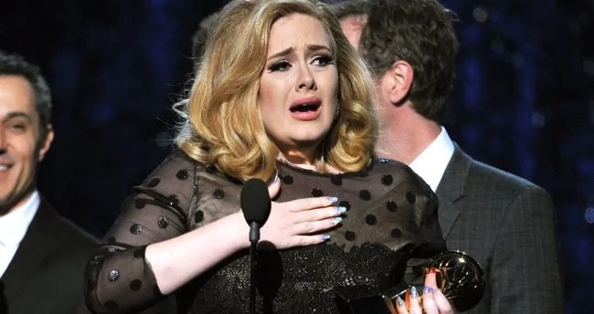Dünyaca ünlü şarkıcı Adele’den hayranlarını yıkan haber