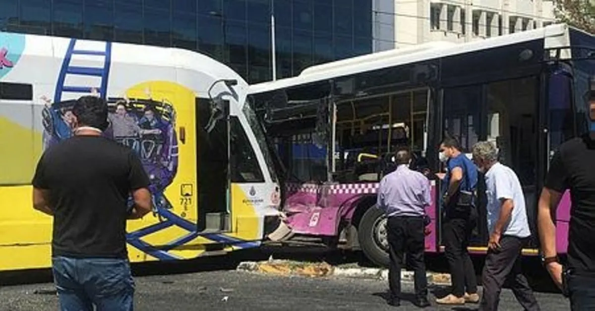 Son Dakika Haberi Istanbul Tophane De Tramvayla Otobus Carpisti Olay Yerine Cok Sayida Ekip Sevk Edildi Son Dakika Haberler