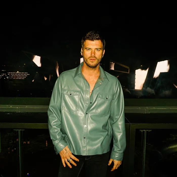 ’Kurt Efe’ye kardeş gelir mi?’ Yakışıklı oyuncu Kıvanç Tatlıtuğ’un oğluyla paylaşımı olay oldu! Yapılan yorumlar dikkat çekti...