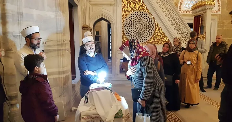 İzmit’te Sakal-ı Şerif’i görmek için sıraya girdiler