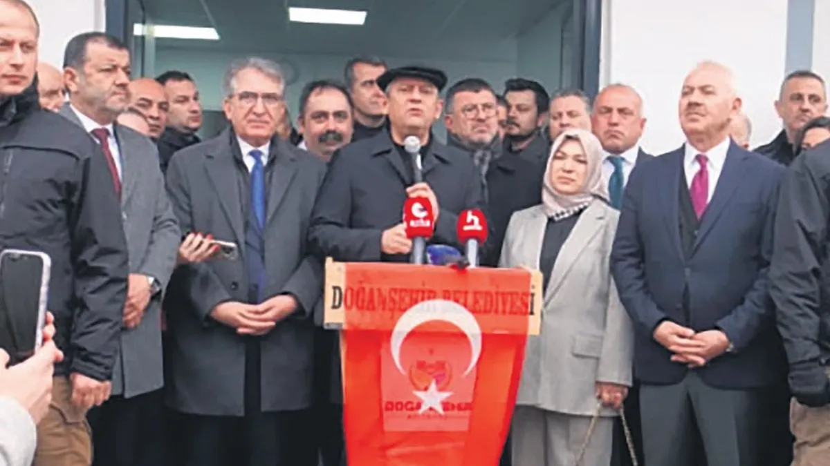 Deprem bölgesine çöp konteyneri göndermişler Deprem bölgesine çöp konteyneri göndermişler