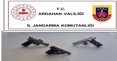 Hanak’ta ruhsatsız silah operasyonu: 3 tabanca ve 109 fişek ele geçirildi #ardahan