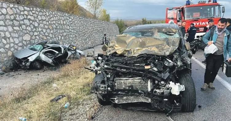 Otomobil ile cip çarpıştı: 4 ölü