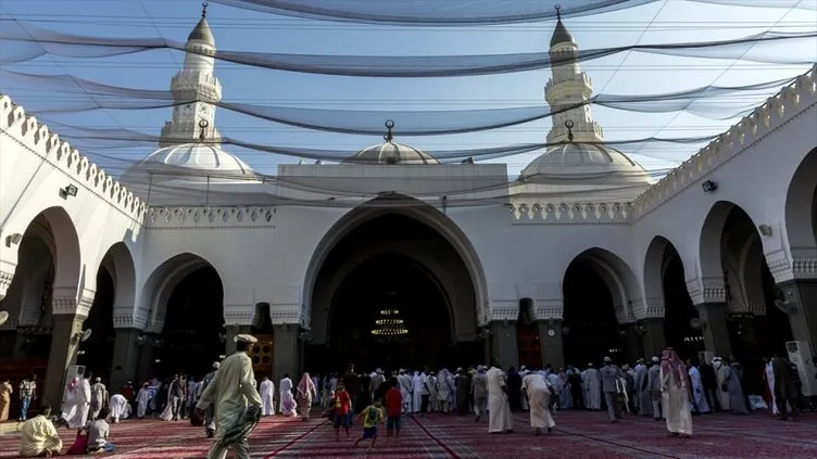 Hacılar Medine’deki kutlu mekanları ziyaret ediyor