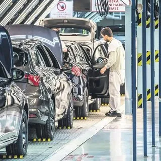 Otomotiv dış ticaret fazlası 8.7 milyar dolar oldu