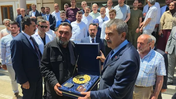 milli-egitim-bakani-yusuf-tekin-ogretmenlerimize-danisiyoruz-1782383734286.jpg