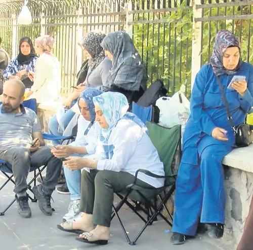 zamanla-yarisan-ogrencilerin-yardimina-polis-kostu-1781378369480.jpeg