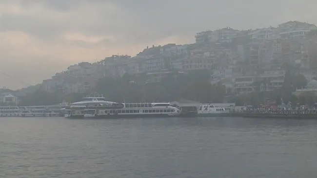 SON DAKİKA! İstanbul Boğazı’nda sis etkisi! Bazı ilçelerde görüş mesafesi yarı yarıya düştü!
