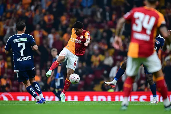 canli-super-ligde-galatasaray-kasimpasa-maci-ilk-yari-oynaniyor-1791567218142.jpeg