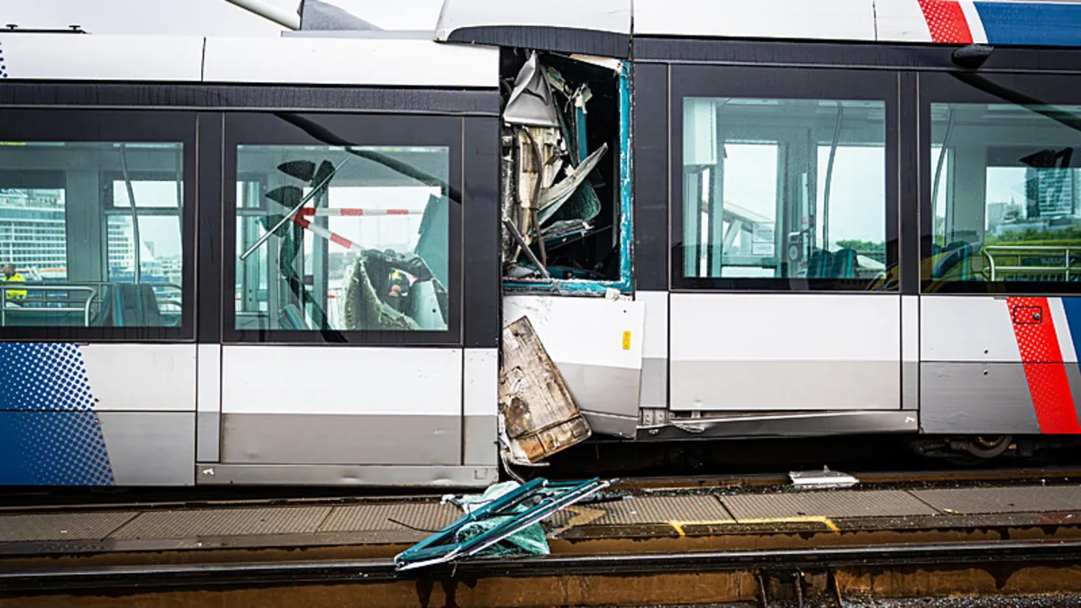 Hollanda'nın Rotterdam kentinde iki tramvayın çarpıştığı kaza.