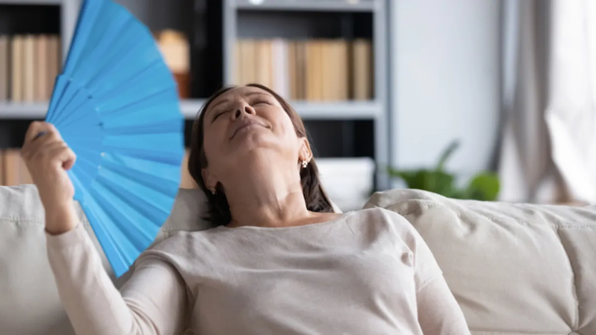 Kadınların yaptığı bu hata erken menopozu tetikliyor! Bilim insanları uyardı: "20 yaşına kadar iniyor…"