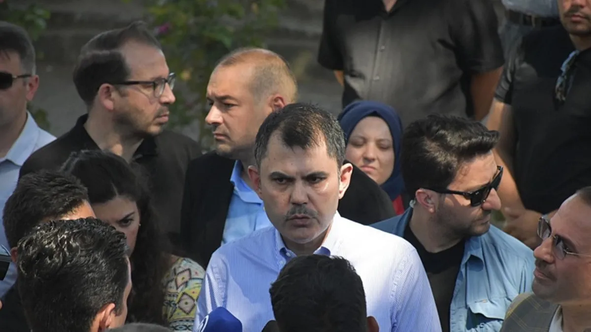 Bakan Kurum bilançoyu açıkladı! Yangınlarda 8 ilde 1168 bina zarar gördü
