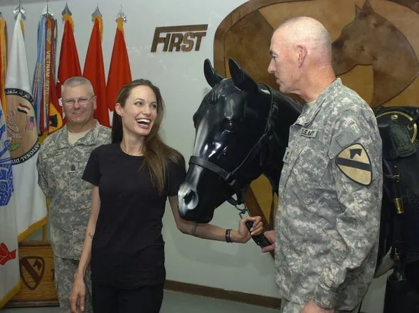 Angelina'nın Irak'a 3. ziyareti