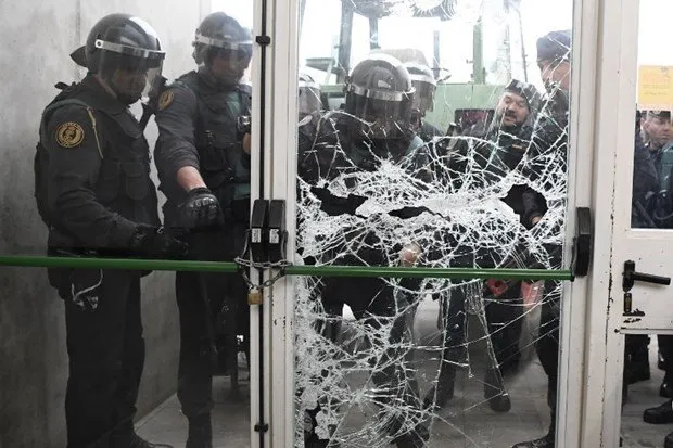 İspanya'da referandum gerginliği: Baskın düzenleniyor