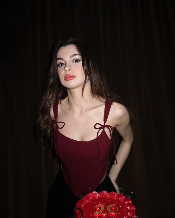 Bir Gece Masalı’nın Canfeza’sı Su Burcu Yazı Coşkun 20’sine girdi! Doğum günü pozları beğeni yağmuruna tutuldu