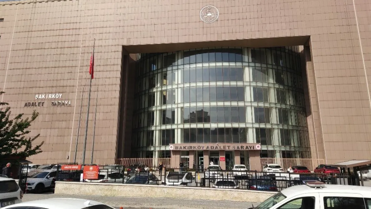 Bakırköy Cumhuriyet Başsavcılığı’ndan açıklama! ‘Yolyemezler’ çetesine dev operasyon! 1,5 milyar TL işlem hacmi tespit edildi Bakırköy Cumhuriyet Başsavcılığı’ndan açıklama! ‘Yolyemezler’ çetesine dev operasyon! 1,5 milyar TL işlem hacmi tespit edildi